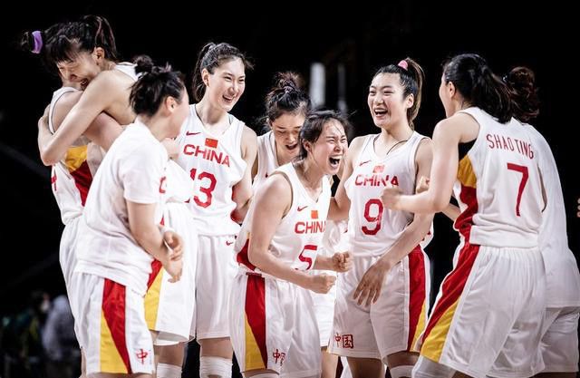 他每挺进一下女人就呻吟